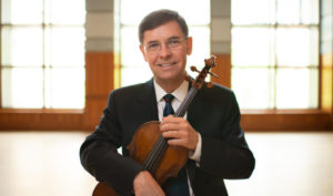 Violist Roberto Diaz