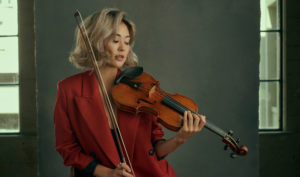 Photo of violinist Simone Porter